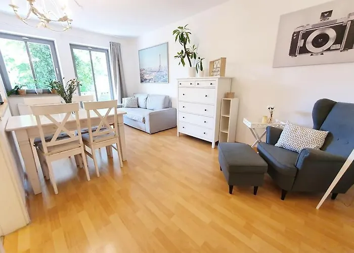 Two Room Apartment In Dresden Neustadt With Balcony
